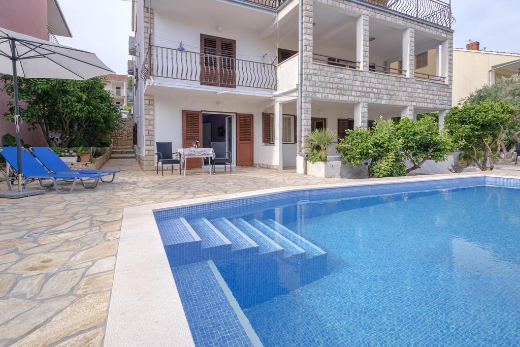 Apartments Priko Stari Grad  Exterior foto